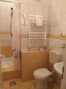 Kúpeľňa v ubytovaní OWR Relax - Hostel położony blisko atrakcji turystycznych