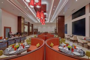 Restauracja lub miejsce do jedzenia w obiekcie The Fern-An Ecotel Hotel, Kolhapur