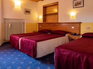 A bed or beds in a room at Hotel Ristorante Centrale