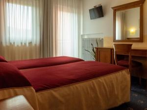 A bed or beds in a room at Hotel Ristorante Centrale