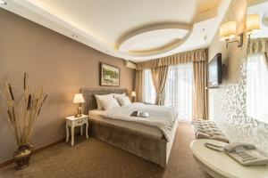 Postel nebo postele na pokoji v ubytování Garni Hotel President de Luxe + 37 fotografií