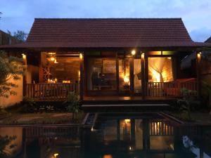 Gallery image of Villa Rumah Lumbung The Wooden House in Ubud