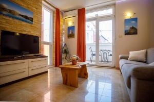 Televízia a/alebo spoločenská miestnosť v ubytovaní Apartment Centrum