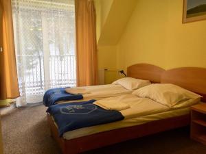 Posteľ alebo postele v izbe v ubytovaní OWR Relax - Hostel położony blisko atrakcji turystycznych