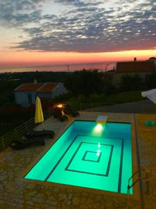 The swimming pool at or close to Villa Verde