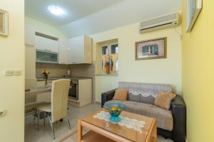 Η κουζίνα ή μικρή κουζίνα στο Apartment Roko Trogir-Ljubitovica
