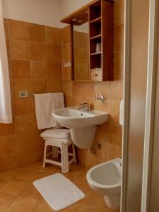 A bathroom at Hotel Ristorante Centrale