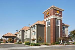 a rendering of a hotel building at La Quinta by Wyndham Fresno Northwest in Fresno