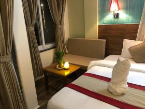 En eller flere senger på et rom på Hotel Guru