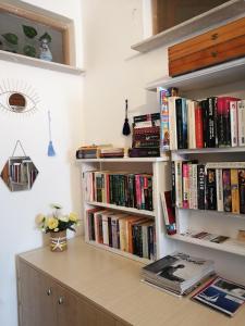 The library in Az apartmant