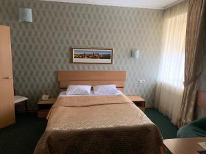 En eller flere senge i et værelse på Hotel Dobrodiy