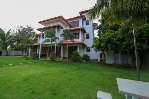 Vrt pred nastanitvijo Bay Beach Hotel