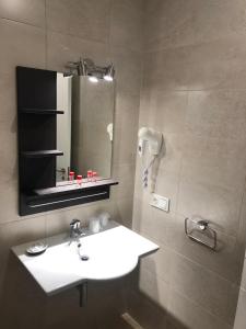 Ένα μπάνιο στο Pinar Malaga Rooms