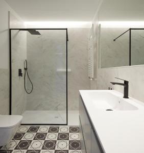 Koupelna v ubytování Mayor Suite 8 by FeelFree Rentals + 14 fotografií