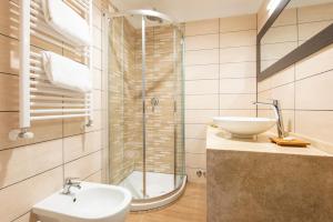 Kúpeľňa v ubytovaní Domus Porto Di Traiano Resort + 37 fotografií
