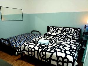 Postel nebo postele na pokoji v ubytování Cozy condo unit 5mins from Mactan Cebu Int'l Airport with Netflix