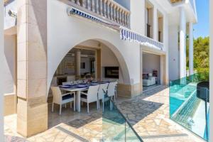 Bazén v ubytování Villa Ocean View nebo v jeho okolí