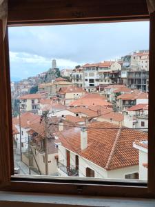 Γενική άποψη της πόλης Αράχωβα ή θέα της πόλης από  αυτός ο ξενώνας