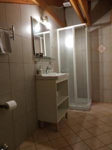 Ένα μπάνιο στο XENONAS MORFEAS