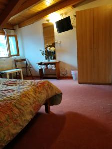 Μια τηλεόραση ή/και κέντρο ψυχαγωγίας στο XENONAS MORFEAS +4 φωτογραφίες