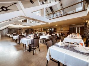 Reštaurácia alebo iné gastronomické zariadenie v ubytovaní Penzión Gurmen