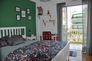 A bed or beds in a room at Sunny Apartment with view