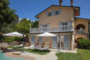 Vườn quanh Villa Marisa by VacaVilla