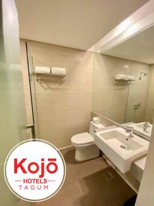Ванна кімната в Kojõ Hotel Tagum