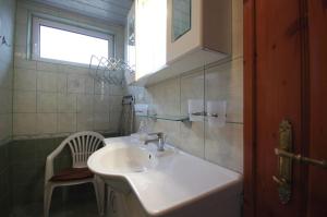 A bathroom at Fortuna Apartman