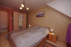 A bed or beds in a room at Fortuna Apartman