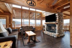 Μια τηλεόραση ή/και κέντρο ψυχαγωγίας στο Treetop Oasis #56