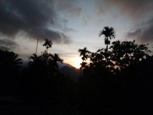 Alba o tramonto visti dall'interno del bed & breakfast o dai dintorni
