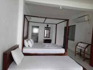 Gallery image of Shanthi Guest & beach villa in Ambalangoda