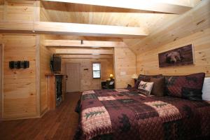 a bedroom with a bed in a wooden cabin at Sweet Memories in Gatlinburg +7 photos