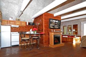 Kuchyň nebo kuchyňský kout v ubytování Enchanted Mountain Views