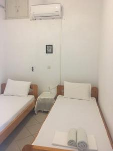 Postel nebo postele na pokoji v ubytování Santorini Grace Villa No2