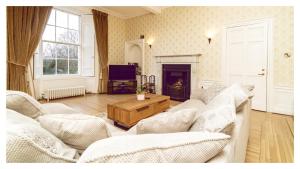 A Luxurious Masterpiece Steps from Stirling