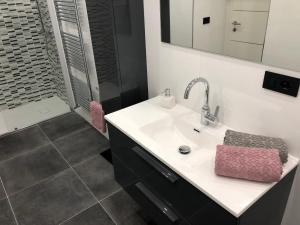 Koupelna v ubytování Apartment Aria + 24 fotografií