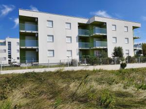 un condominio sul fianco di una collina di Apartmani Matko a Nin