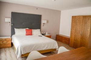Postel nebo postele na pokoji v ubytování Stain Loft & Suites + 24 fotografií