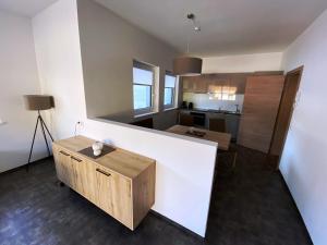 A kitchen or kitchenette at Wellness-Pension Jagahütt'n