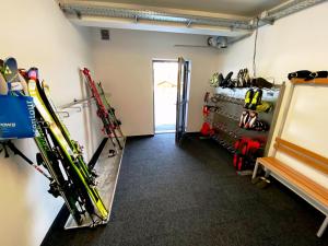 The fitness centre and/or fitness facilities at Wellness-Pension Jagahütt'n