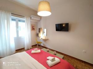 A television and/or entertainment centre at Athens Lycabettus Luxurious Loft