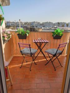 a patio with two chairs and a table on a balcony at Sol y Luz in Isla del Moral