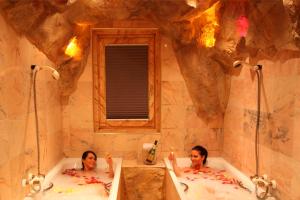 Łóżko lub łóżka w pokoju w obiekcie Apartments Margarethenbad