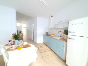 Kuchnia lub aneks kuchenny w obiekcie ALAYNA´S HOMES