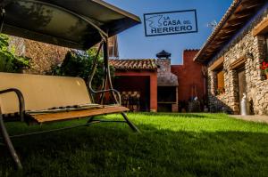Ein Garten an der Unterkunft La Casa del Herrero