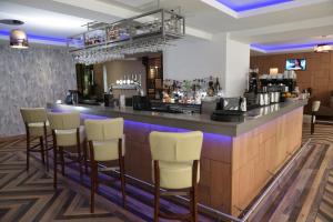 The lounge or bar area at The City Hotel 