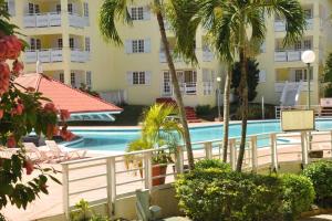 Der Swimmingpool an oder in der Nähe von E 20 Mystic Ridge ocho Rios