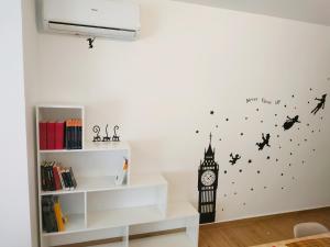Knihovna v apartmánu